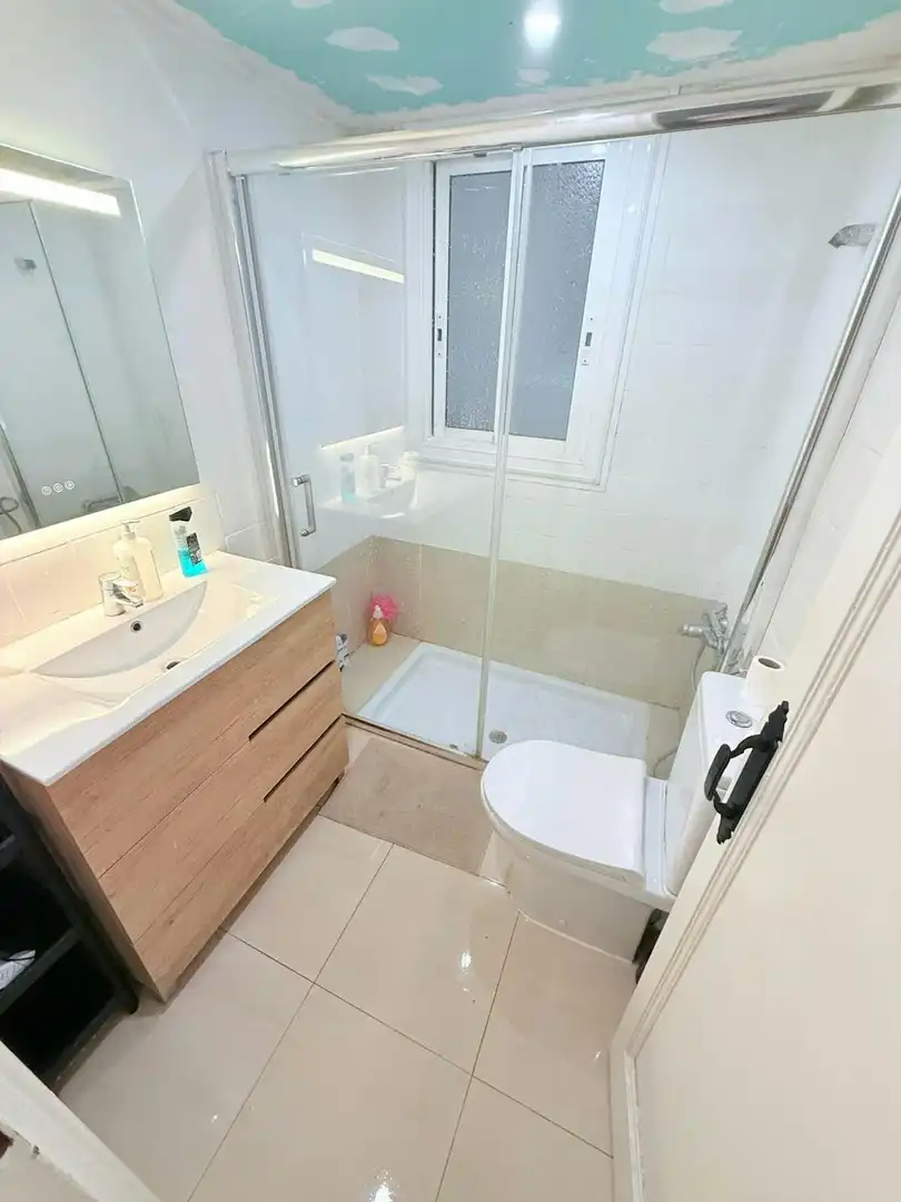 Bathroom of Flat for share in Barcelona  with Washing machine