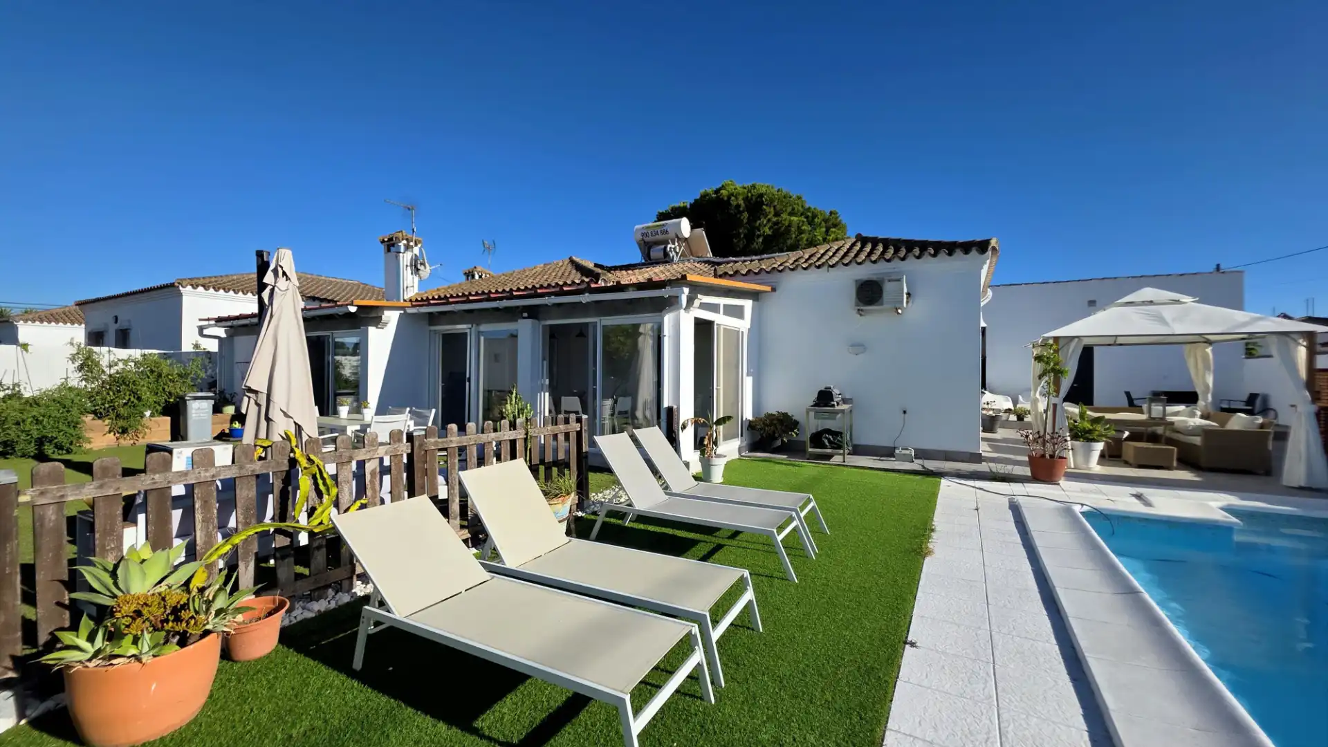 Terrassa de Casa o xalet en venda en Chiclana de la Frontera amb Aire condicionat, Jardí privat i Terrassa