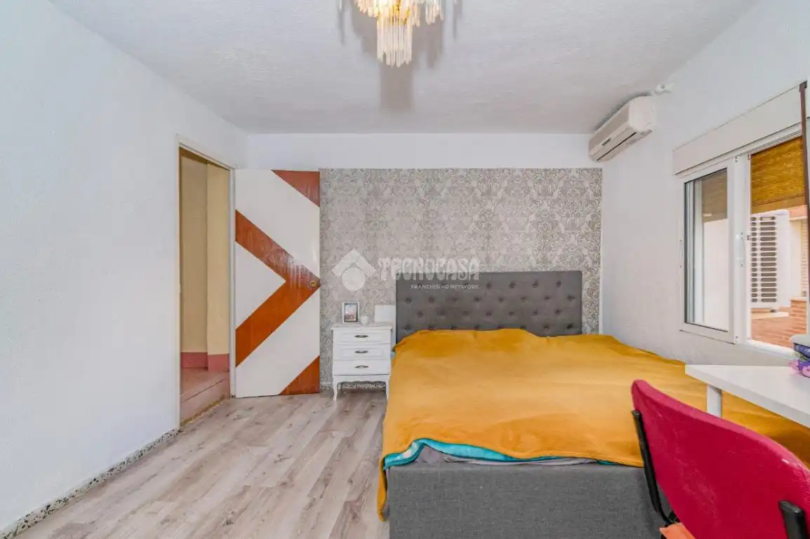 Habitación de Casa adosada en venta en Loja con Amueblado y Balcón
