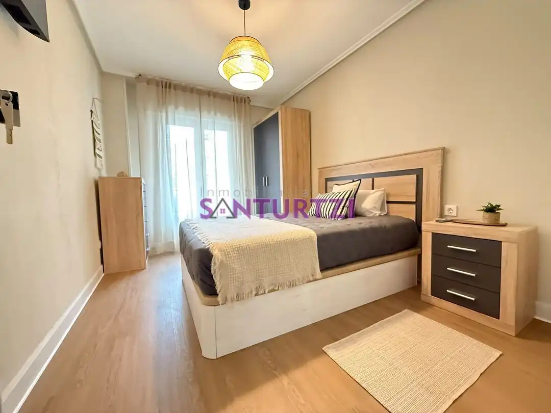 Bedroom of Flat for rent in Santurtzi   with Heating and Balcony