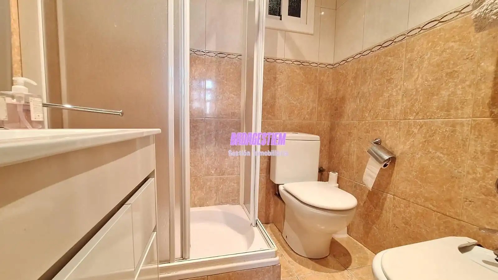 Baño de Piso en venta en Badalona con Aire acondicionado, Calefacción y Amueblado