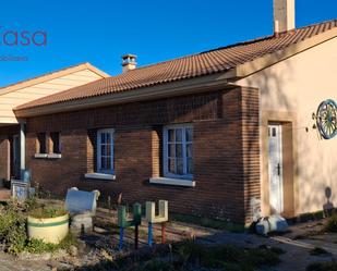 Vista exterior de Casa o xalet en venda en Trescasas amb Calefacció, Jardí privat i Piscina