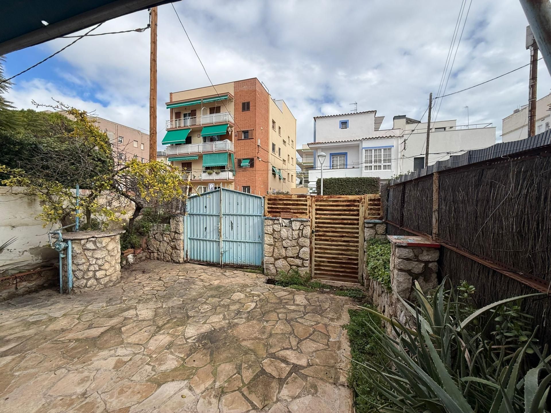 Exterior view of Flat for sale in Vilanova i la Geltrú  with Private garden