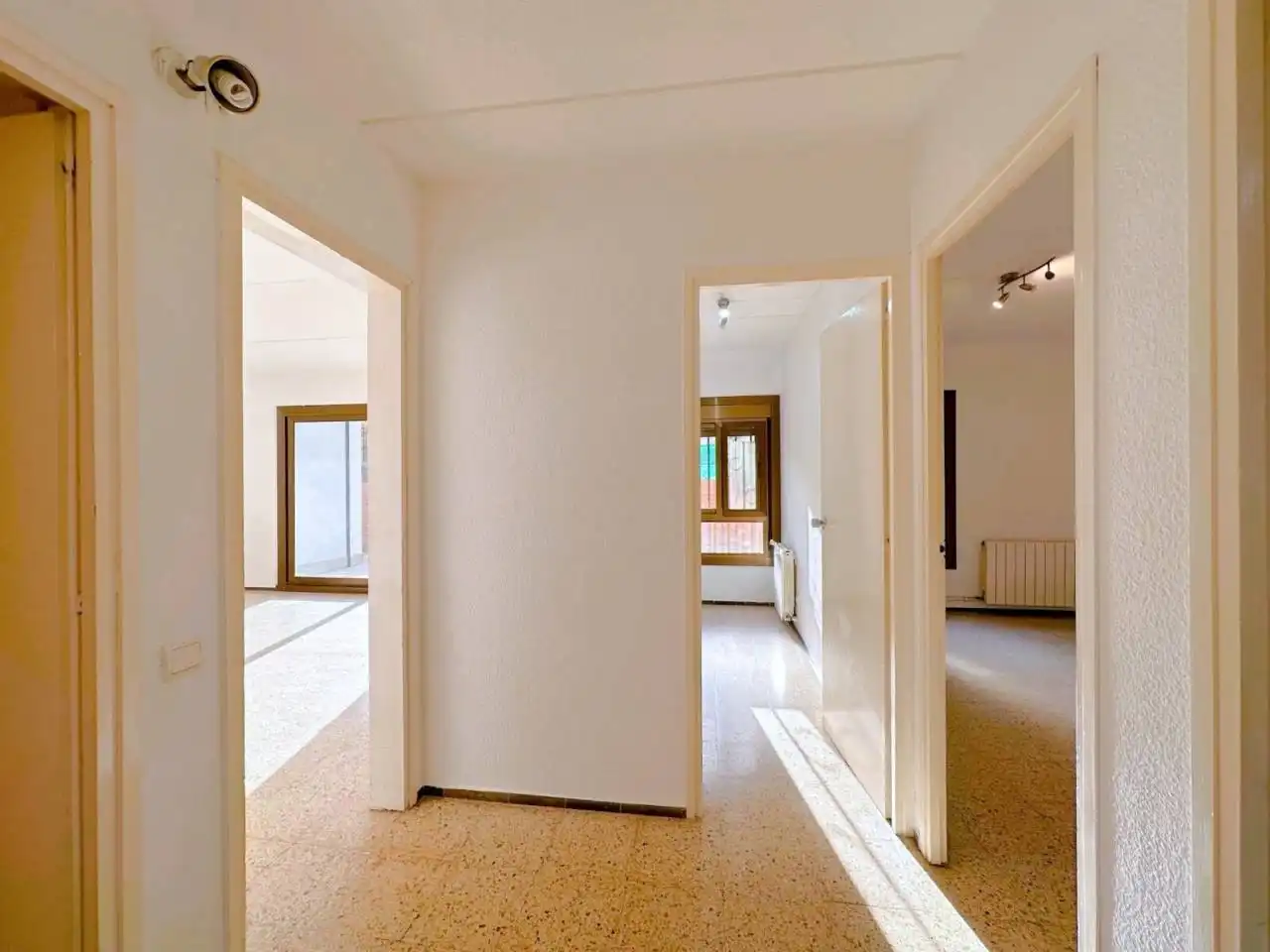 Flat for sale in Cerdanyola del Vallès  with Heating, Private garden and Terrace