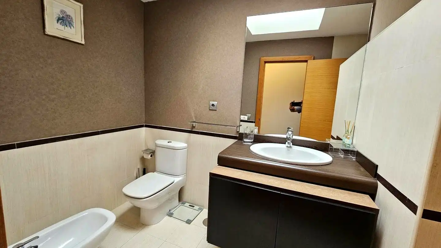 Baño de Piso de alquiler en Las Palmas de Gran Canaria con Aire acondicionado, Parquet y Terraza