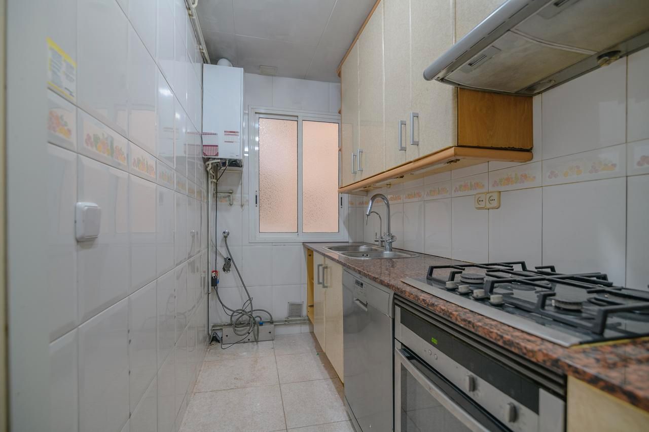 Flat for sale in Ronda de Sant Pau, Sant Antoni
