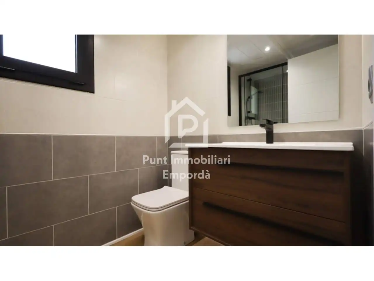 Bathroom of Flat for sale in Llançà  with Air Conditioner, Heating and Parquet flooring