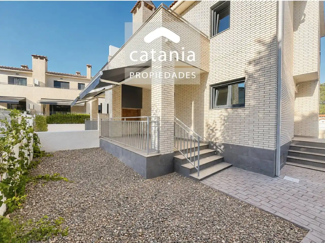 Casa bifamiliare con piscina in vendita a Calle Magnòlia, imagen 3