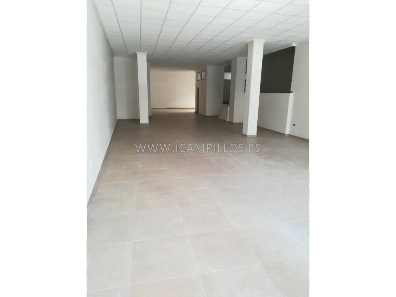 Local comercial en venda a Baena