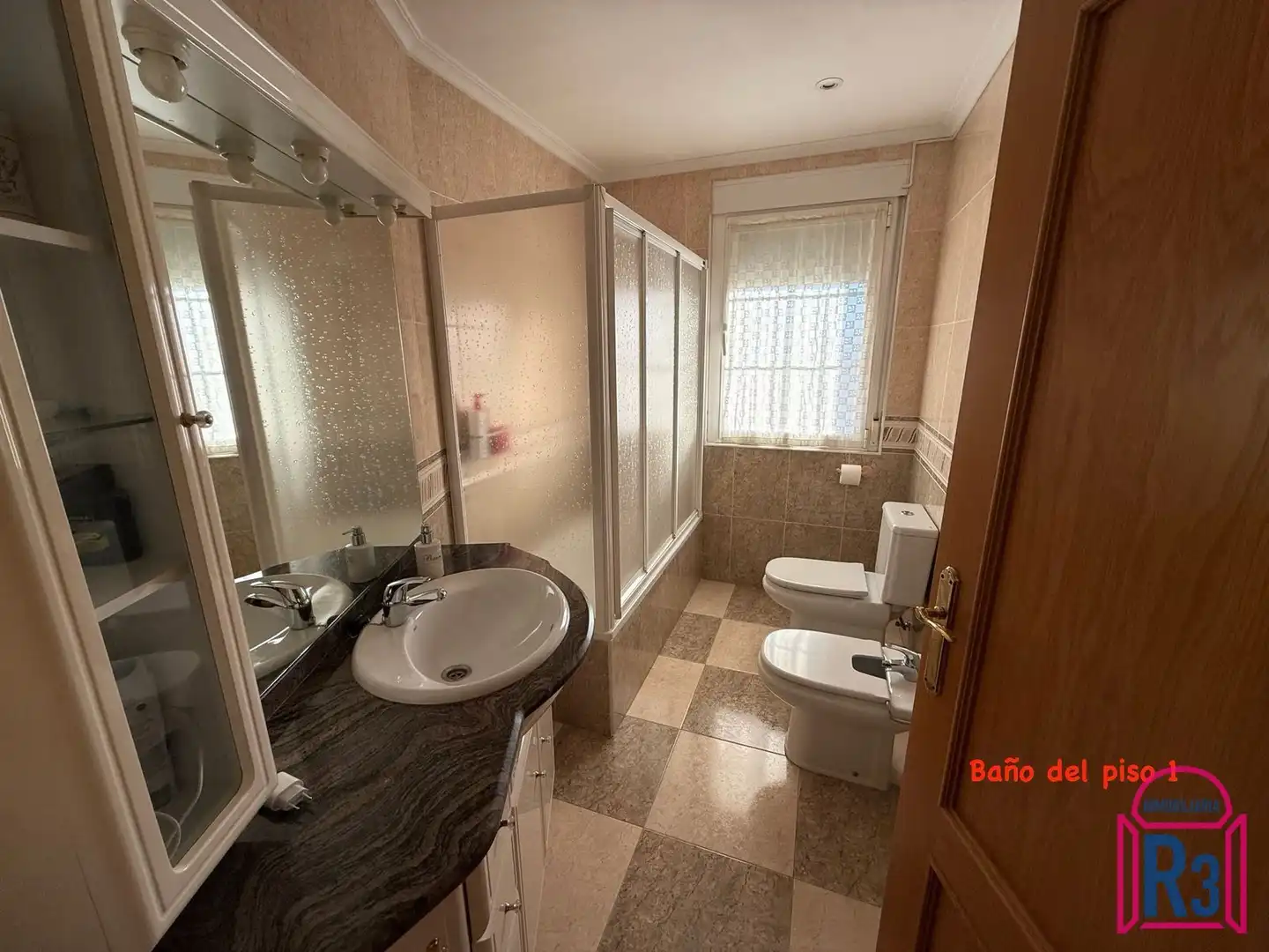 Baño de Casa adosada en venta en San Andrés del Rabanedo con Calefacción y Amueblado