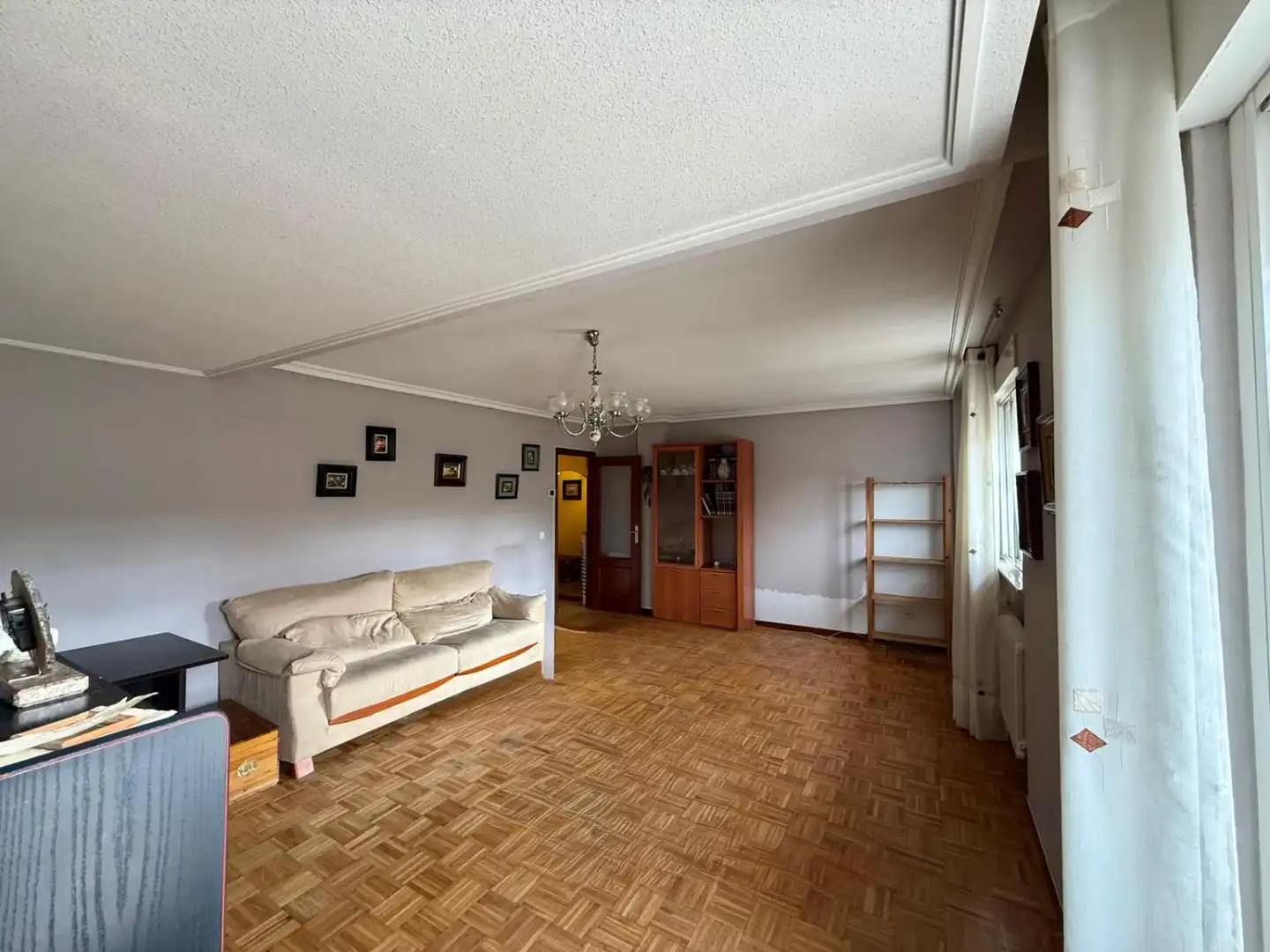 Sala d'estar de Pis en venda en Salamanca amb Calefacció, Parquet i Terrassa