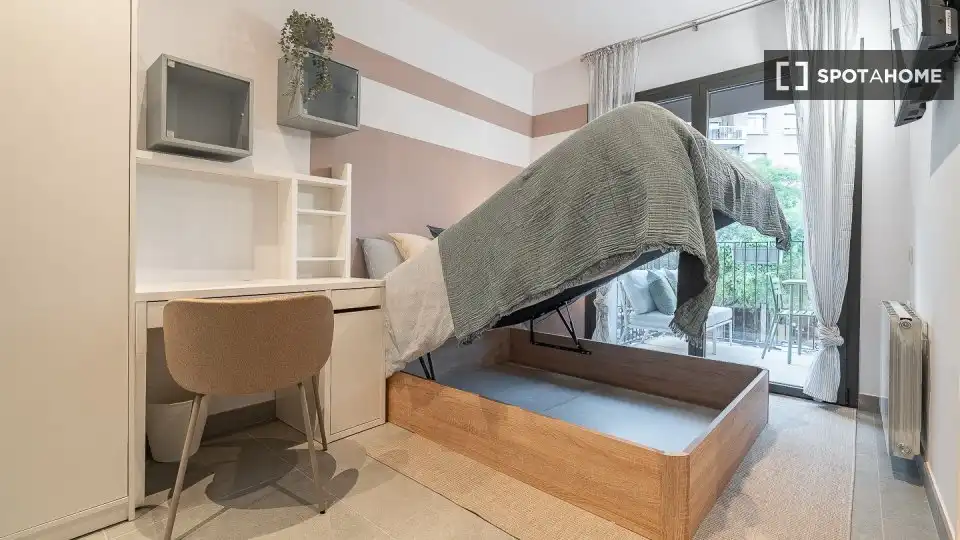 Habitació a Sants-Badal