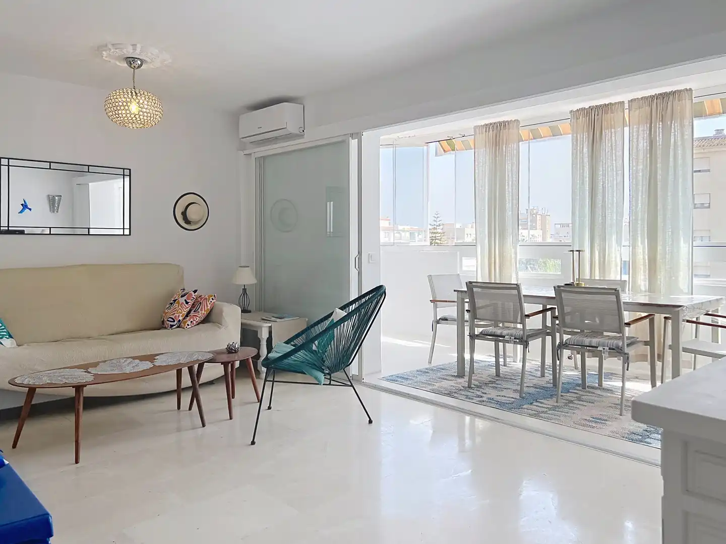 Sala d'estar de Apartament en venda en Manilva amb Aire condicionat i Moblat