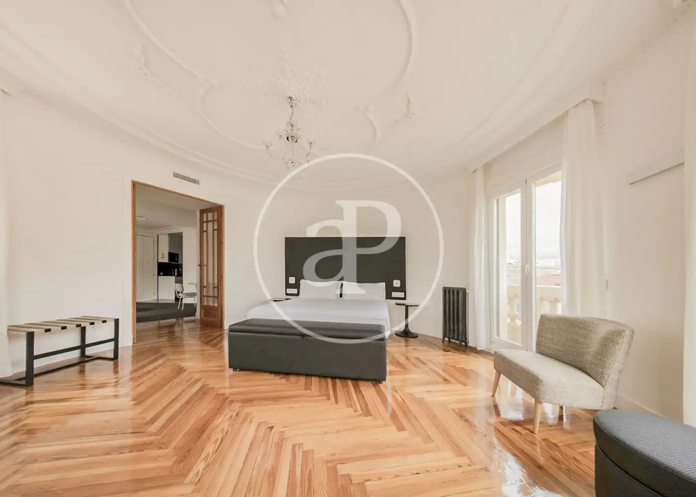 Schlafzimmer von Dachboden zur Miete in Madrid mit Klimaanlage, Heizung und Terrasse