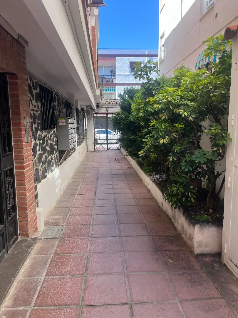 Business premises for sale in Calle Bikini 37
