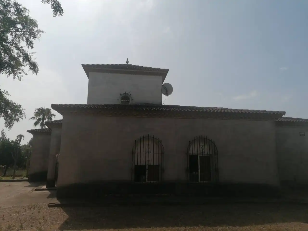 Vista exterior de Casa o xalet en venda en Dos Hermanas amb Jardí privat, Terrassa i Piscina
