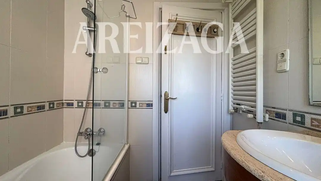 Bathroom of Flat for rent in Donostia - San Sebastián   with Heating, Terrace and Oven