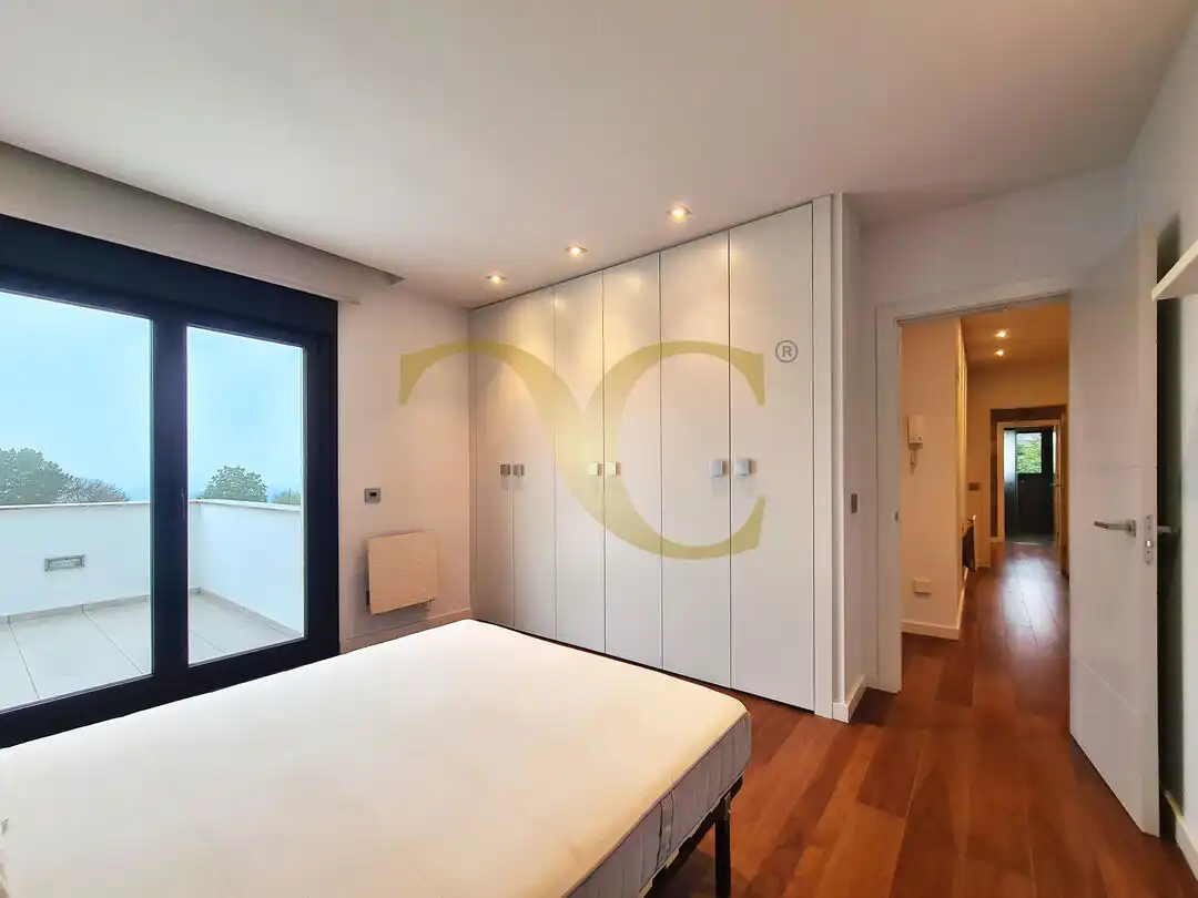 Dormitori de Casa o xalet en venda en Oviedo  amb Calefacció, Jardí privat i Terrassa