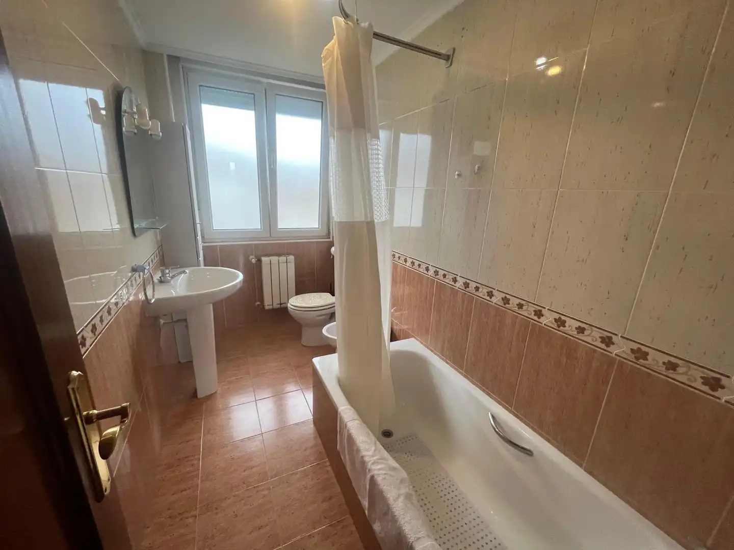 Badezimmer von Wohnung zum Verkauf in Bárcena de Cicero mit Heizung, Terrasse und Möbliert
