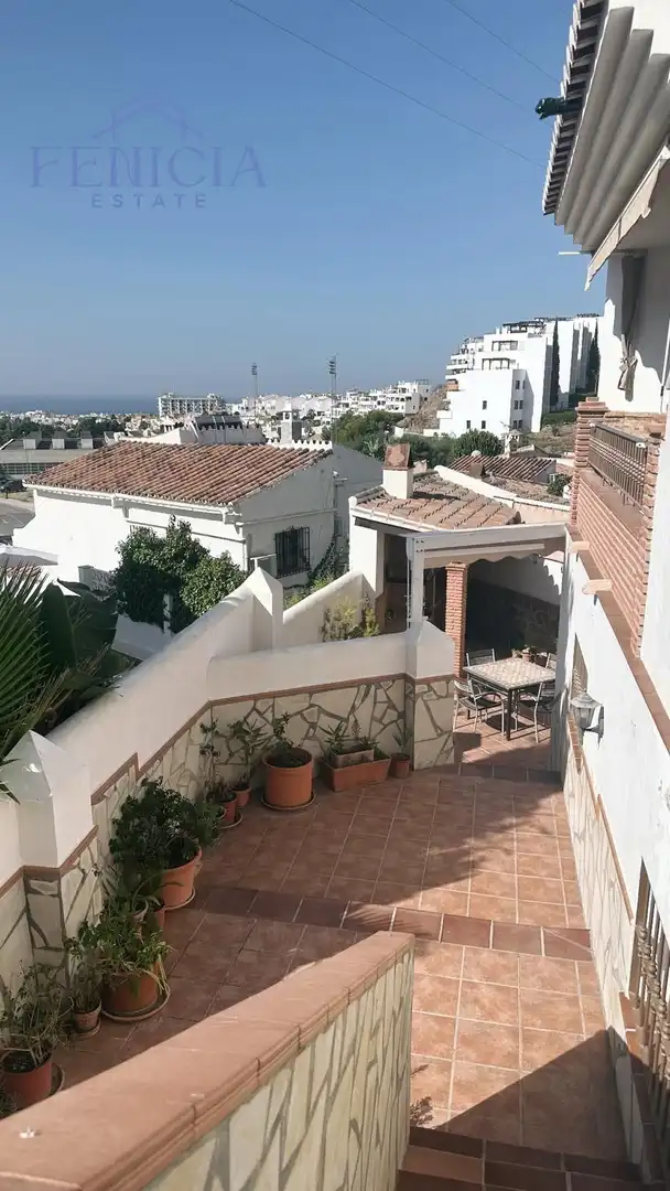 Vista exterior de Casa adosada en venta en Nerja con Jardín privado, Terraza y Piscina comunitaria