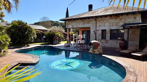 Villa de lujo con un jardín paradisíaco y piscina privada en Vidreres