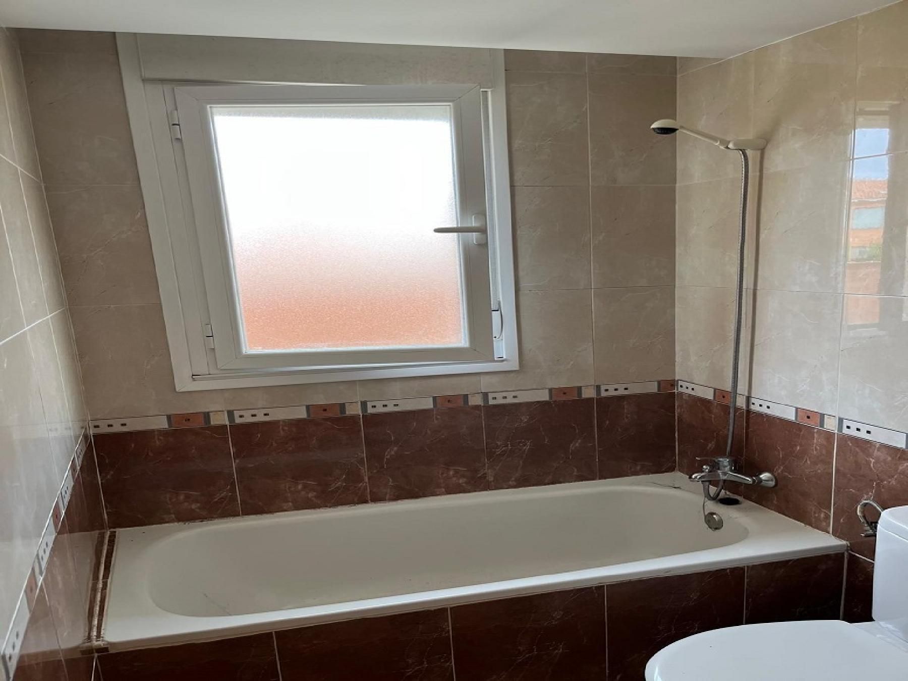 Bathroom of Flat for sale in Villaquilambre  with Terrace and Storage room
