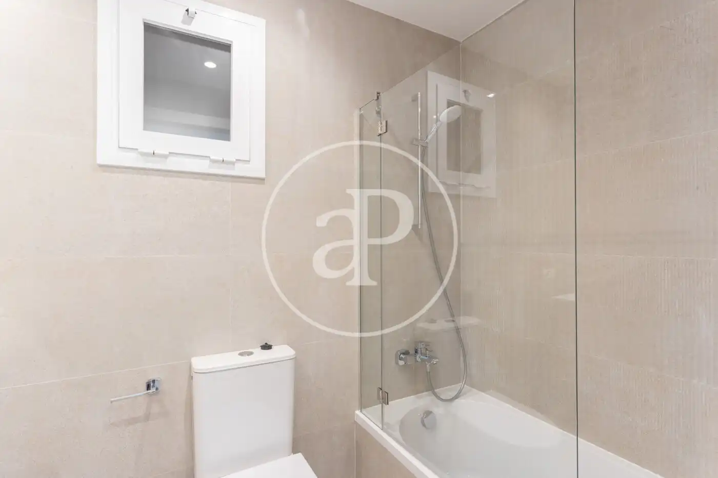 Baño de Piso de alquiler en Barcelona con Aire acondicionado, Calefacción y Terraza