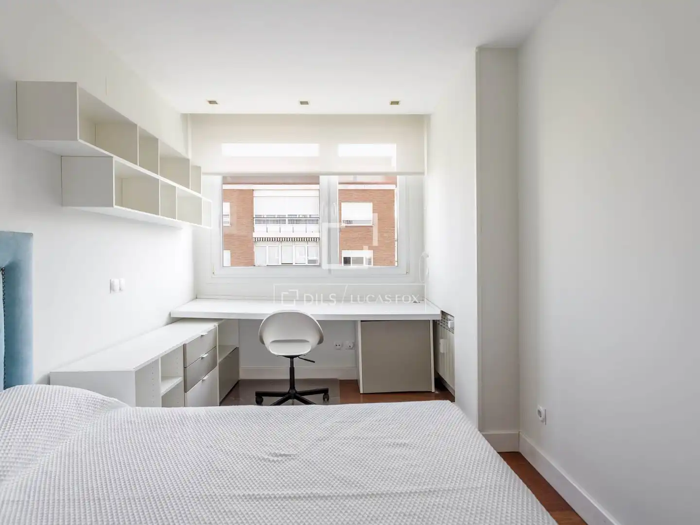Schlafzimmer von Dachboden zur Miete in Madrid mit Klimaanlage, Heizung und Parkett