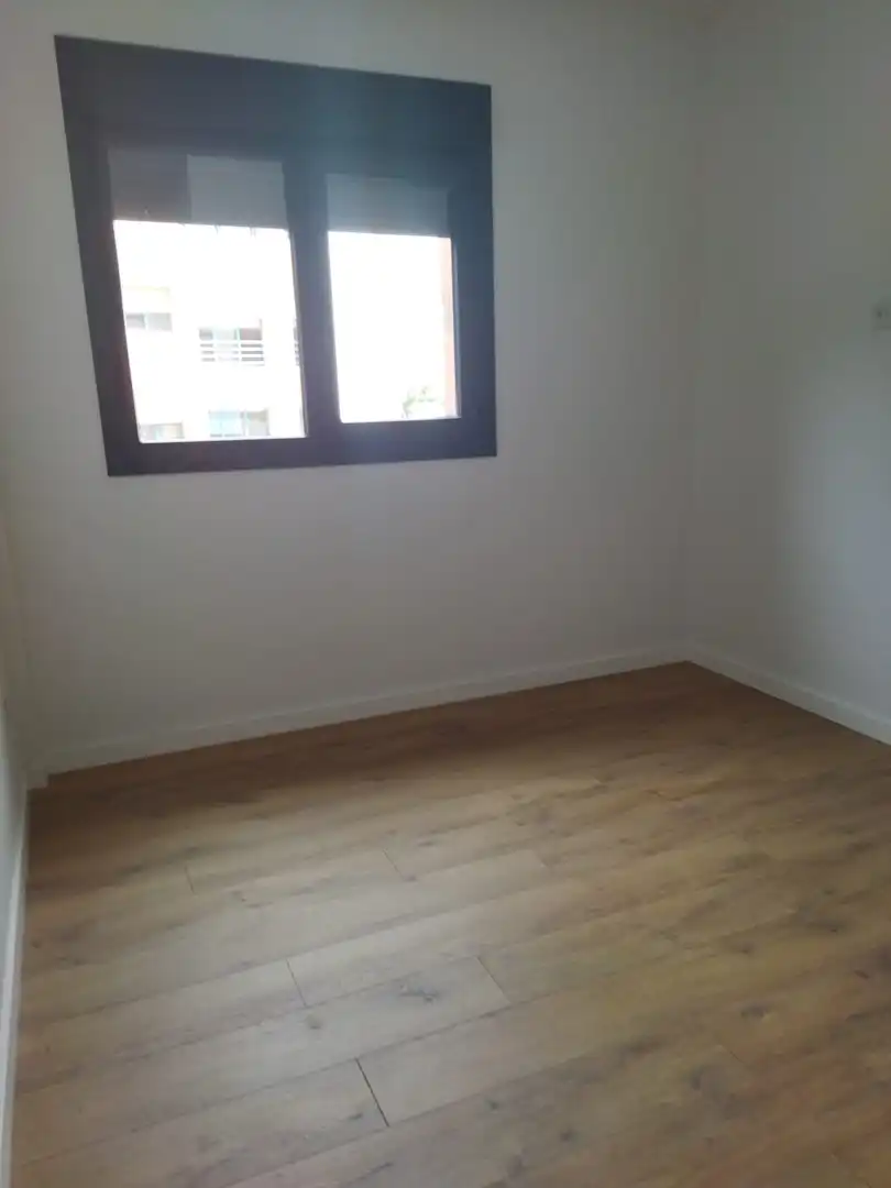 Dormitori de Apartament de lloguer en Estepona amb Aire condicionat, Terrassa i Traster