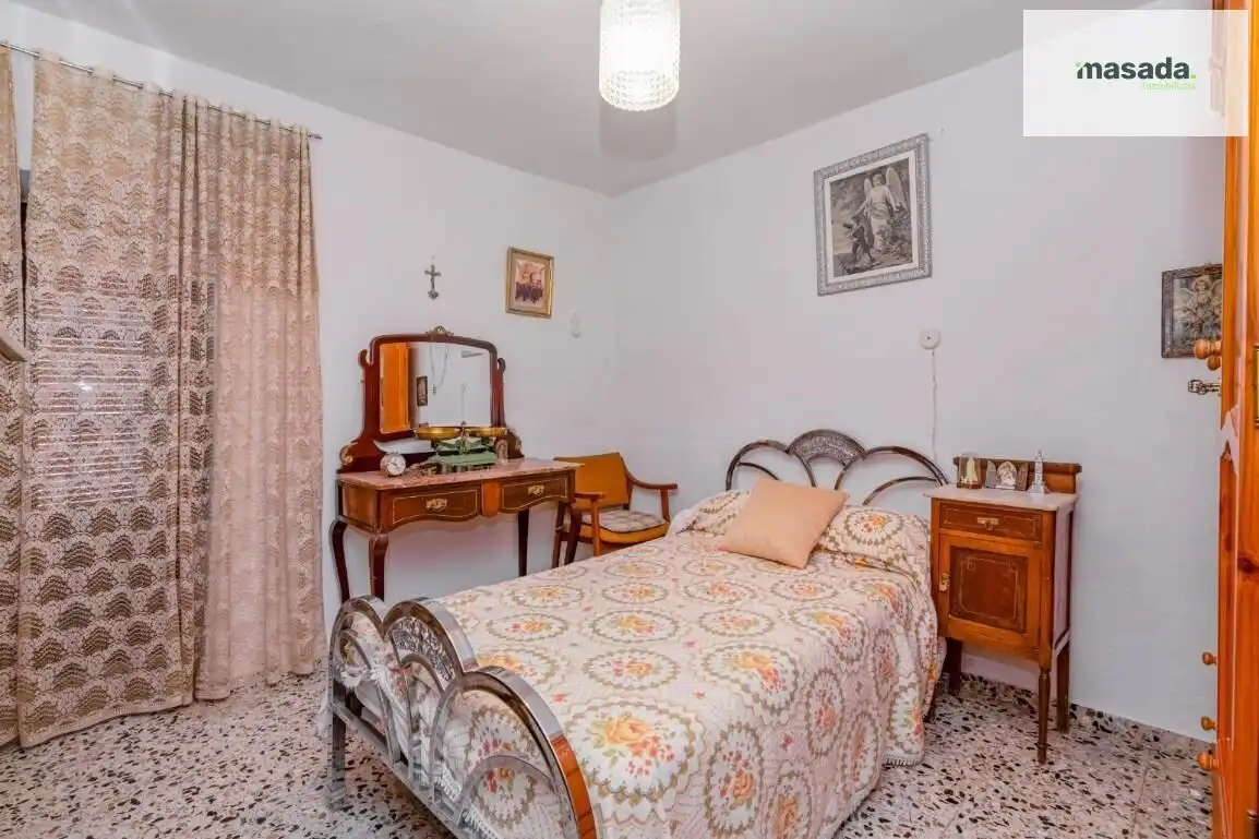 Habitación de Casa adosada en venta en Montefrío