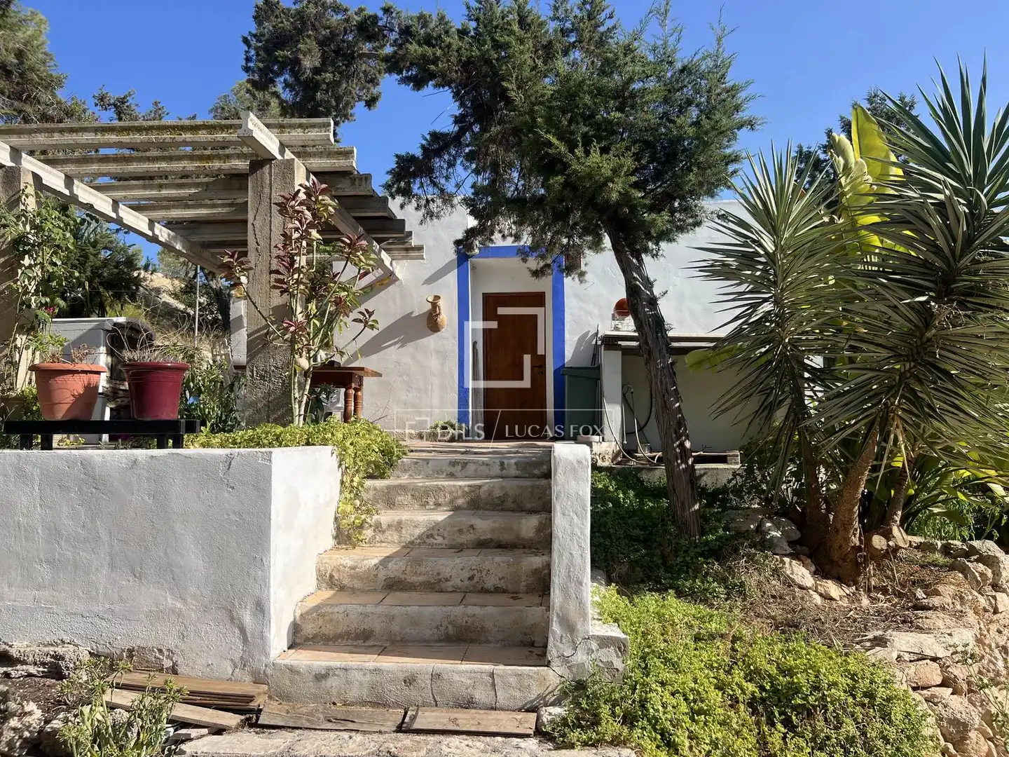 Vista exterior de Finca rústica en venda en Sant Joan de Labritja amb Balcó