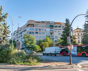 Vista exterior de Pis en venda en  Granada Capital amb Aire condicionat, Terrassa i Balcó