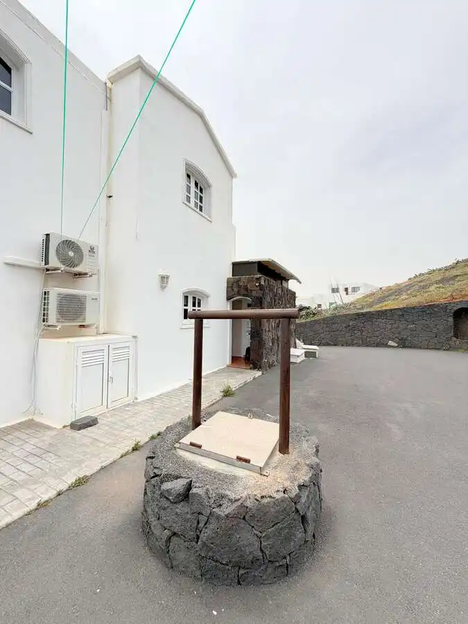 Vista exterior de Casa o xalet en venda en Tías amb Aire condicionat, Jardí privat i Terrassa