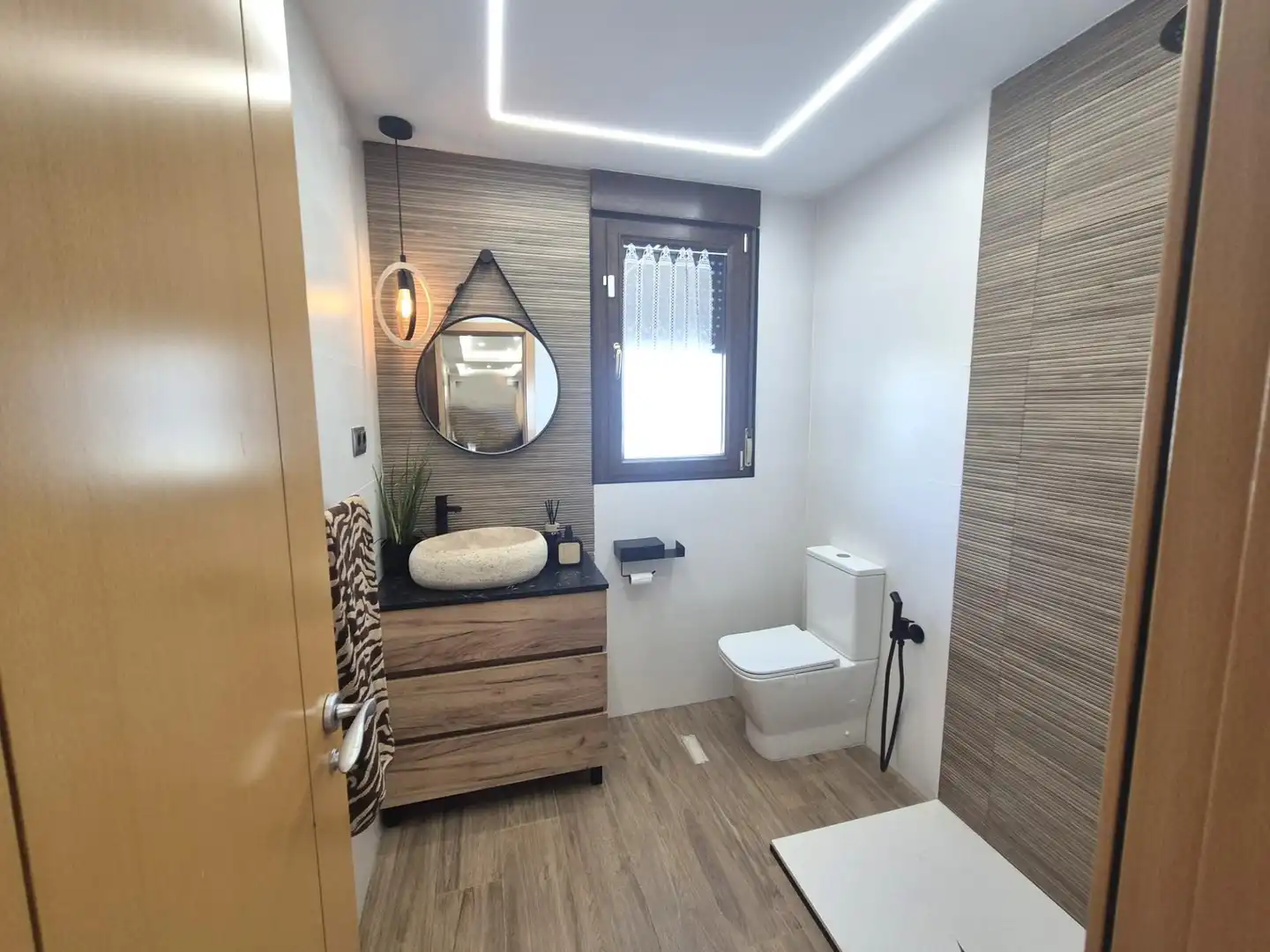 Baño de Casa o chalet en venta en Aldea del Fresno con Aire acondicionado, Calefacción y Terraza