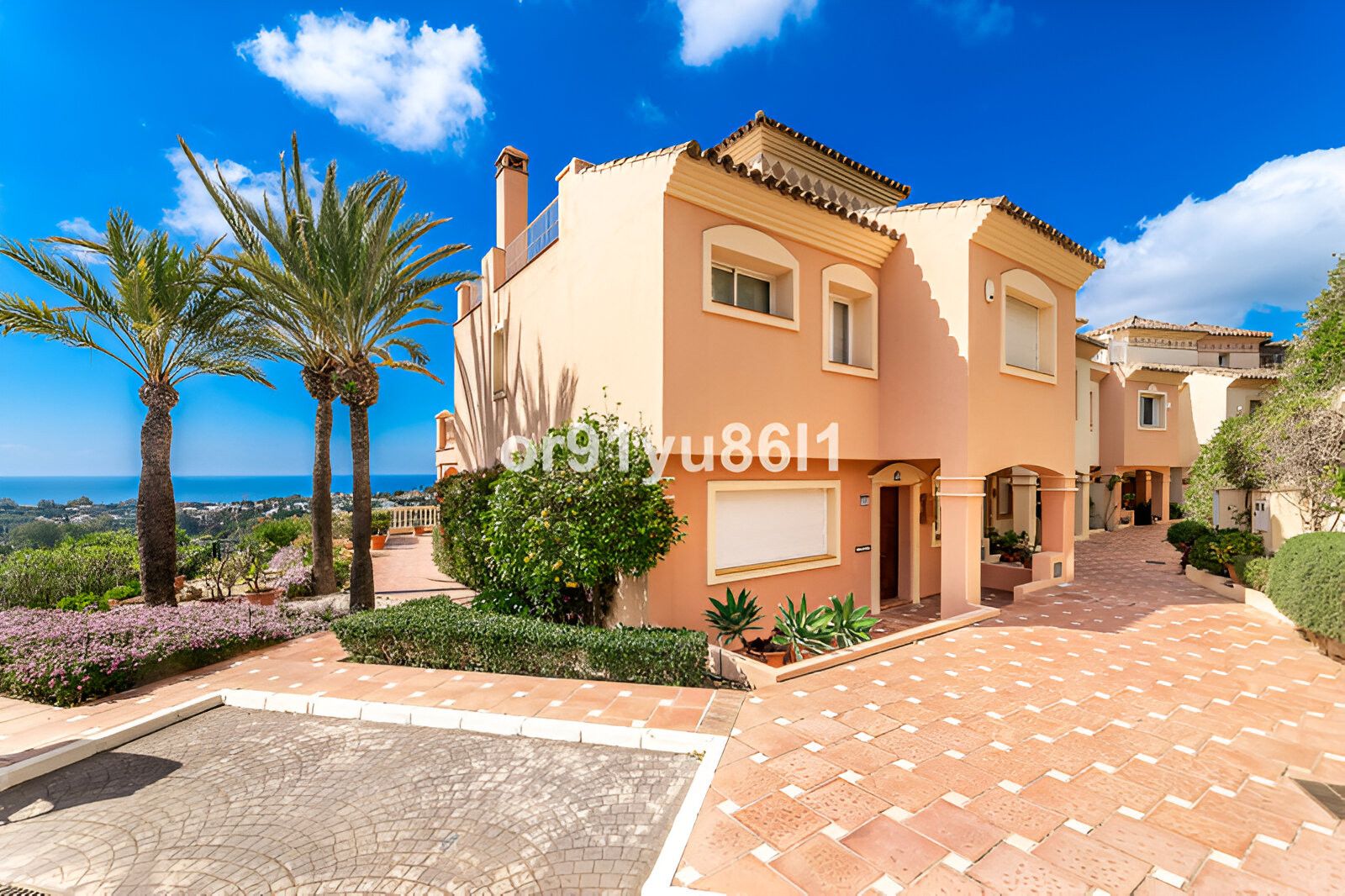Exterior view of Single-family semi-detached for sale in Marbella  with Air Conditioner, Private garden and Terrace