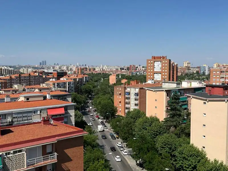 Vista exterior de Pis en venda en Madrid amb Calefacció i Terrassa