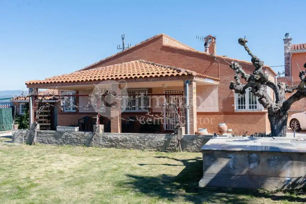 Vista exterior de Finca rústica en venda en Almenar amb Moblat