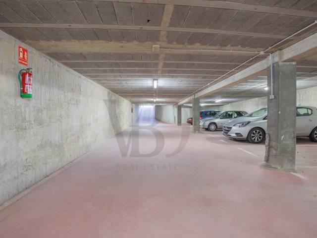 Garaje en Alquiler en Rua Victor Velasco en Carral