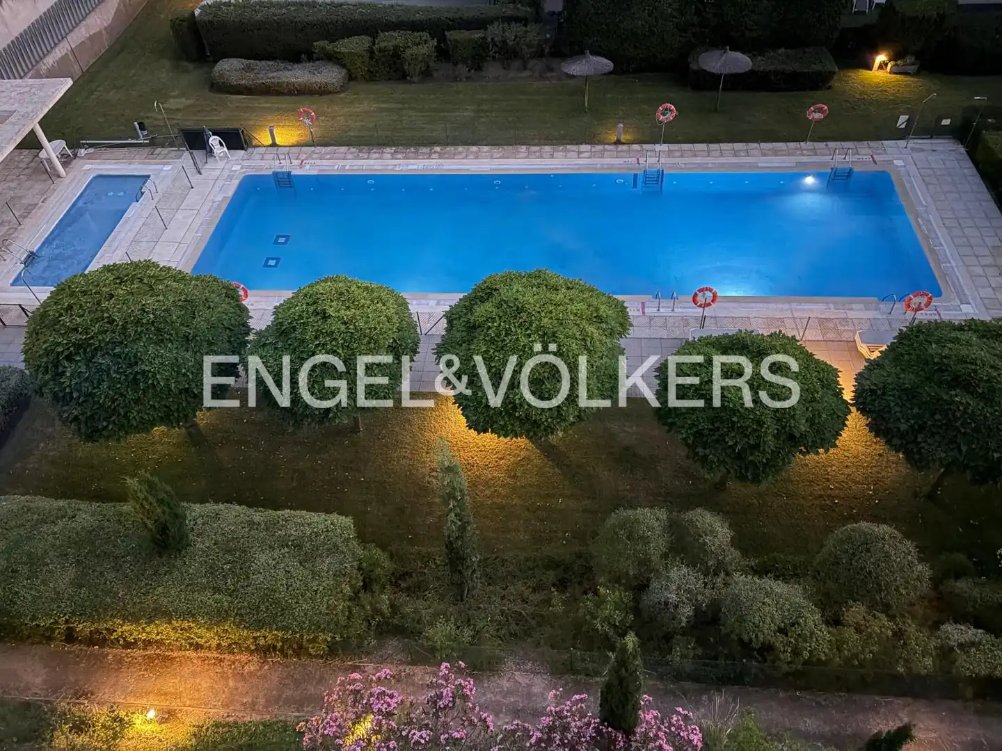 Swimming pool of Flat for rent in Majadahonda  with Air Conditioner, Heating and Private garden