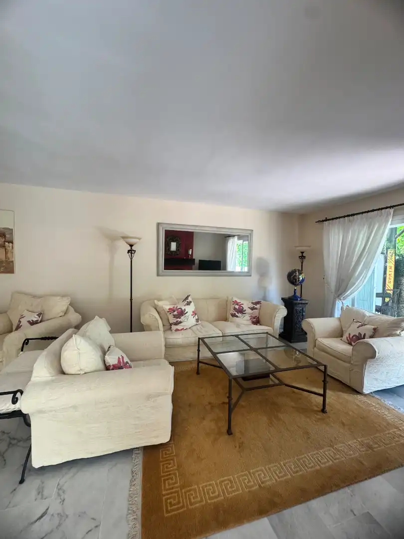 Sala d'estar de Àtic de lloguer en Estepona amb Aire condicionat, Calefacció i Terrassa