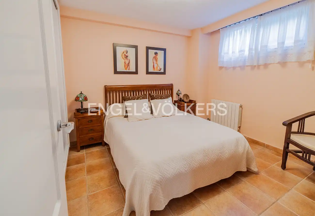 Dormitori de Casa o xalet en venda en Alicante / Alacant amb Aire condicionat, Calefacció i Jardí privat