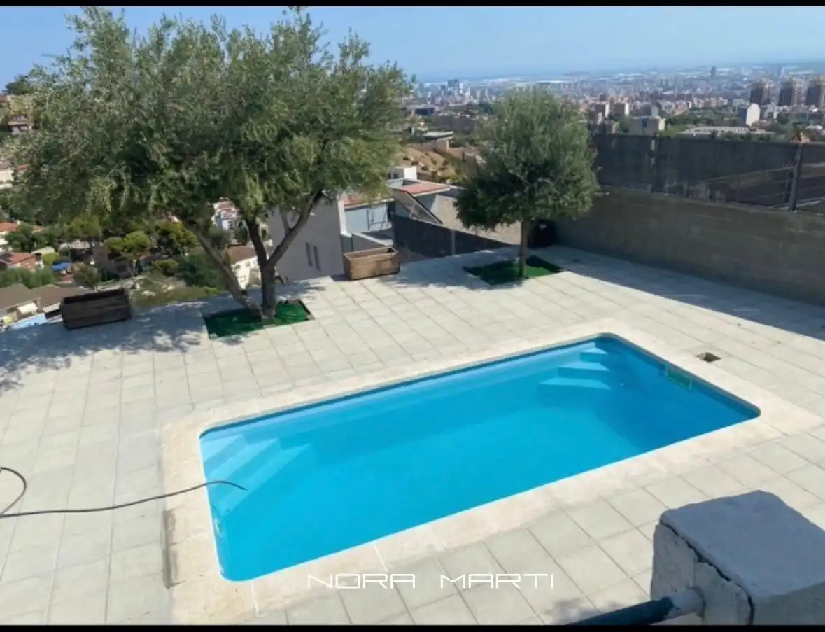 Piscina de Casa o chalet en venta en Esplugues de Llobregat con Jardín privado, Piscina y Alarma