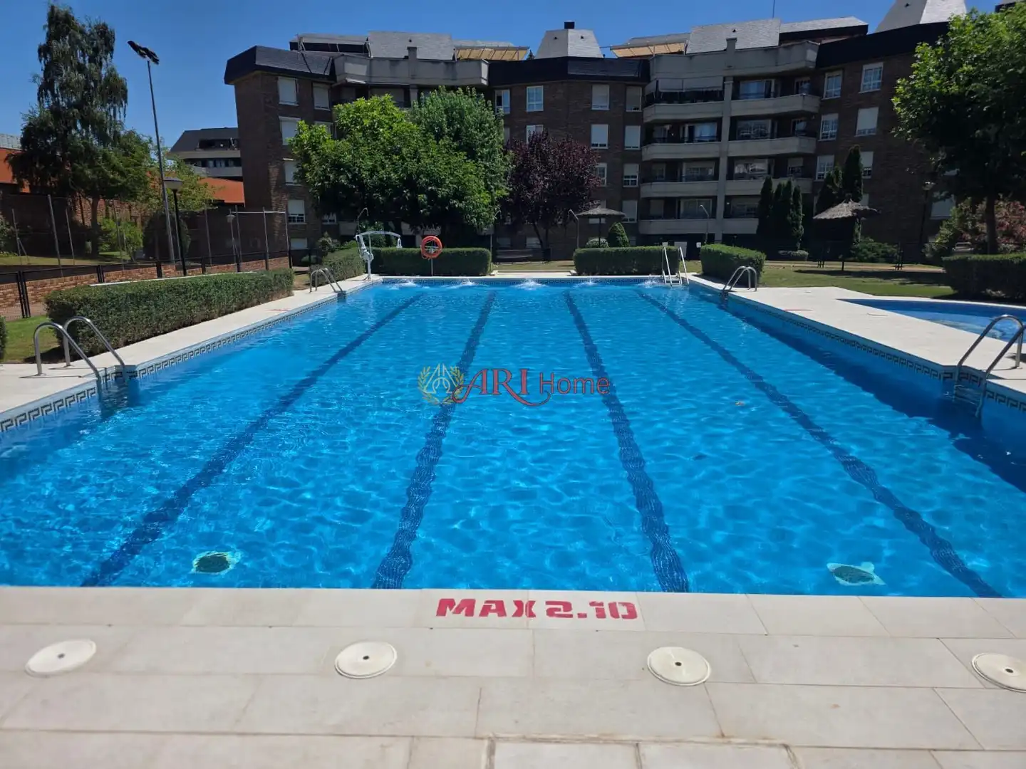 Piscina de Pis en venda en Majadahonda amb Aire condicionat, Calefacció i Terrassa