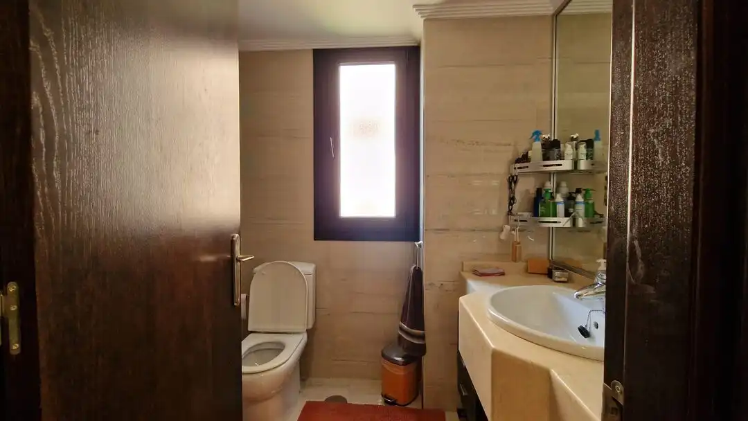 Bany de Pis en venda en Oviedo  amb Calefacció, Jardí privat i Traster