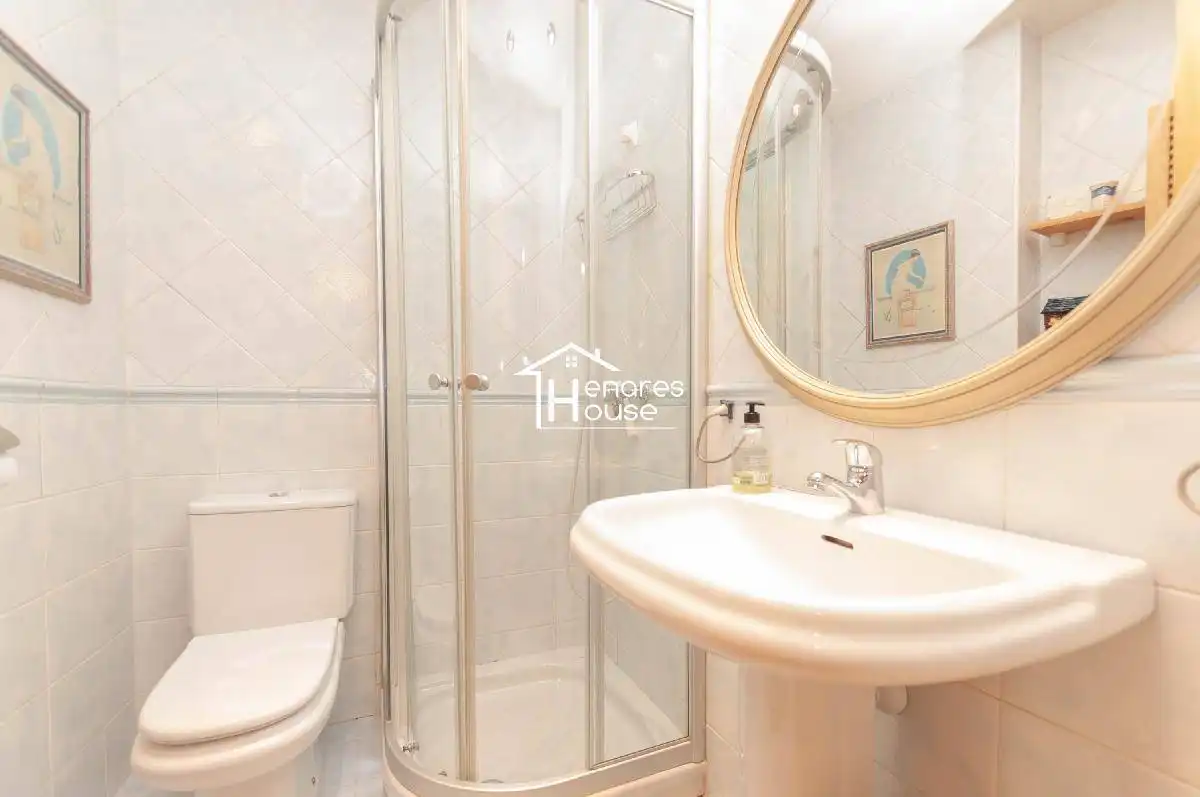 Baño de Dúplex en venta en Alcalá de Henares con Aire acondicionado, Calefacción y Parquet