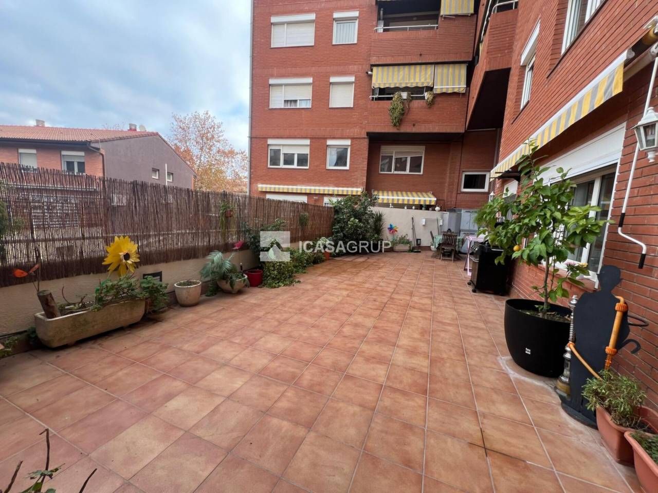 Terrace of Flat for sale in Rubí  with Air Conditioner, Heating and Private garden