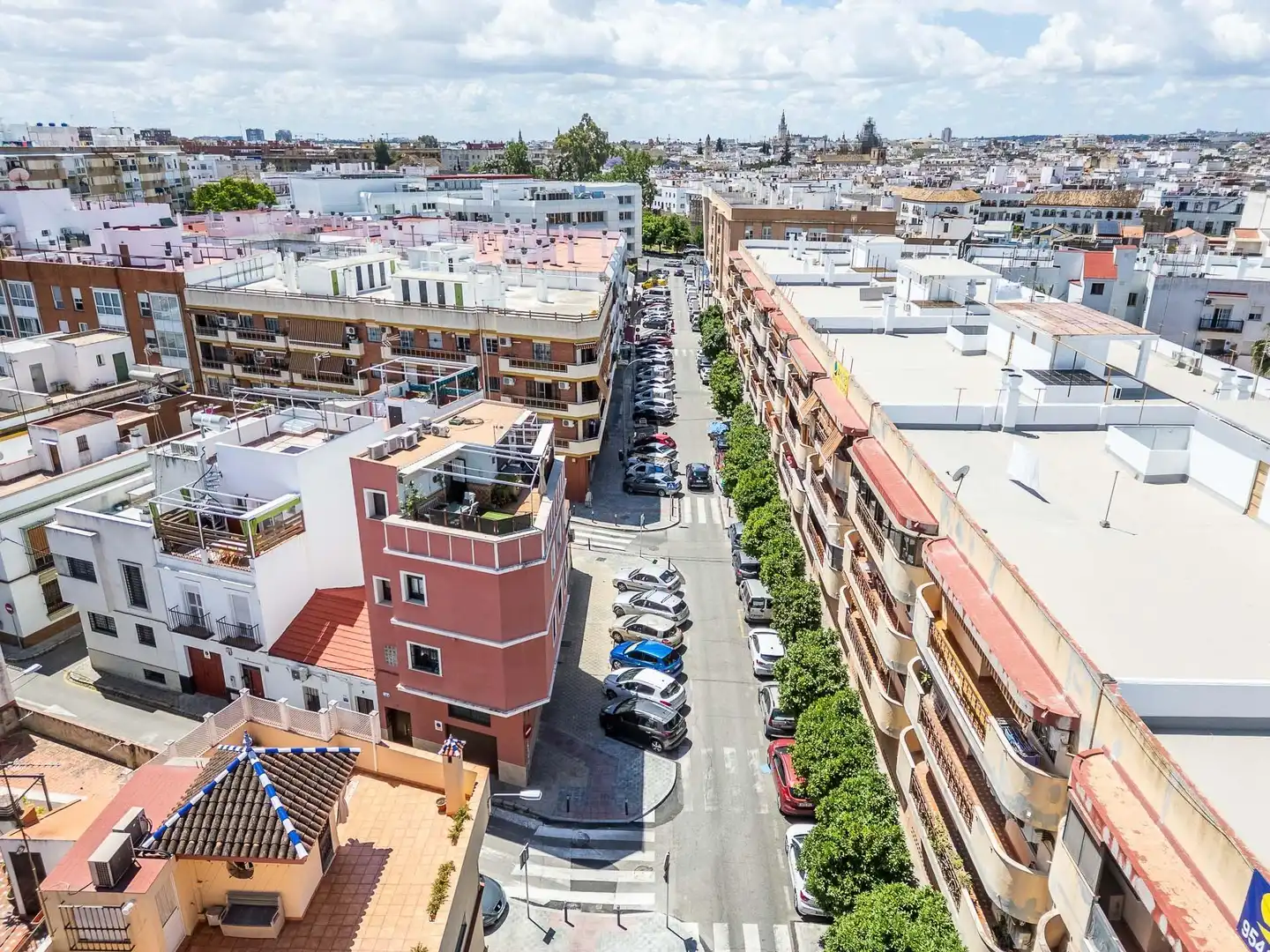 Vista exterior de Casa adosada en venta en Sevilla con Aire acondicionado y Trastero