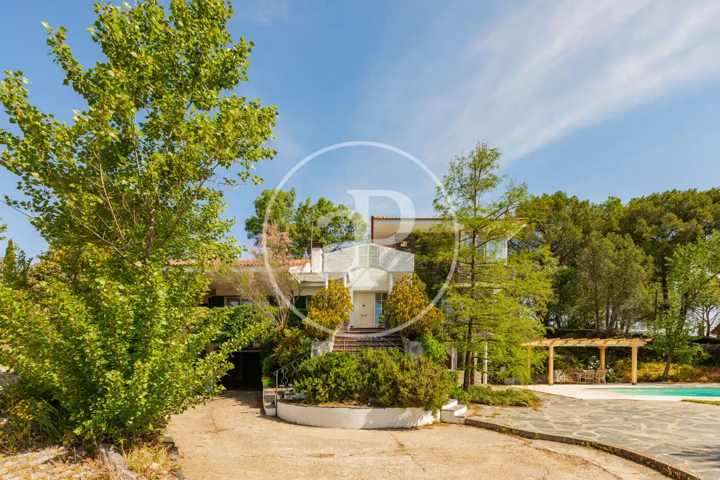 Vista exterior de Casa o xalet en venda en Torrelodones amb Calefacció, Jardí privat i Traster