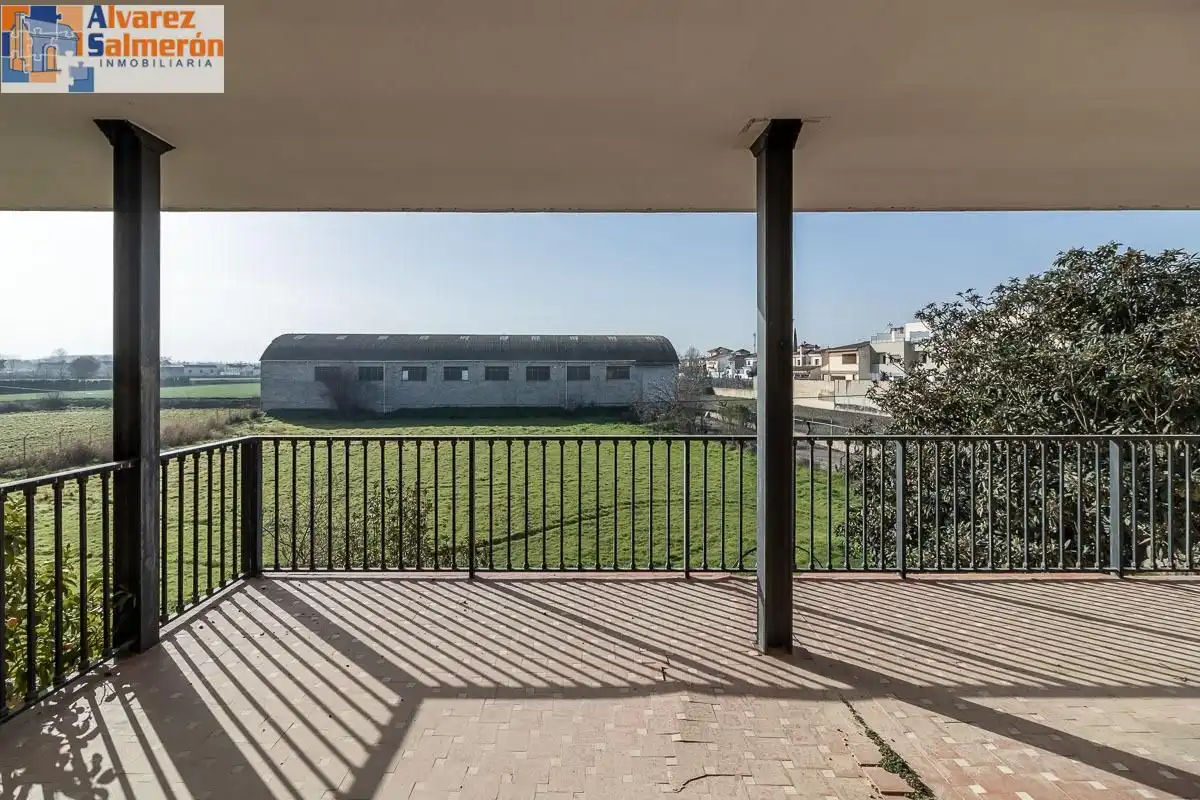 Casa rústica amb piscina en venda a Santa Fe, imagen 2
