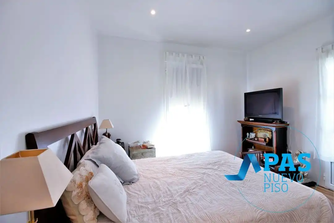 Schlafzimmer von Haus oder Chalet zum Verkauf in Santander mit Privatgarten, Parkett und Terrasse